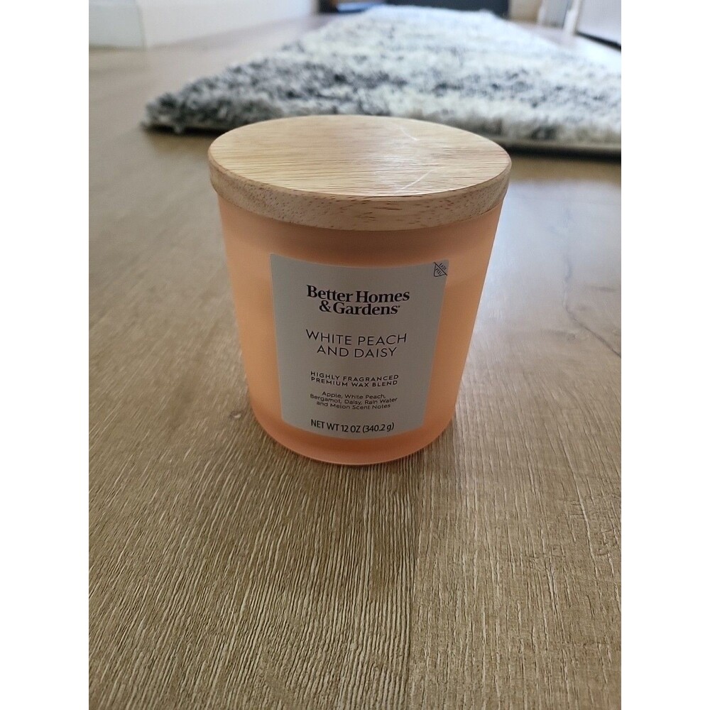 Better Homes & Gardens White Peach and Daisy Scented 2-Wick Frosted 12oz Candle